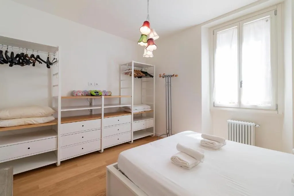 Apartment Central Station Aptament Milan Italy